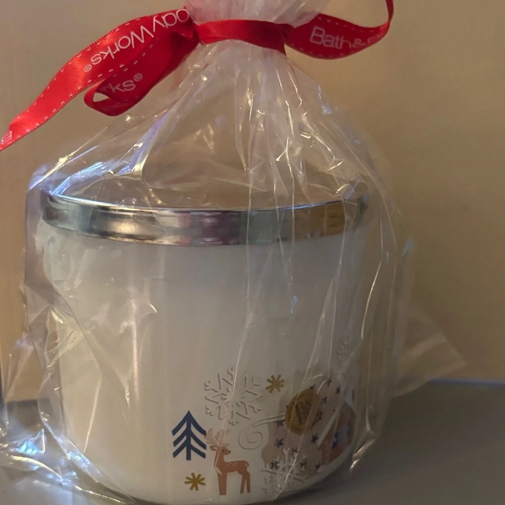 Bath & Body Works Holiday Candle - White, Gold, Silver - Picture 3 of 3